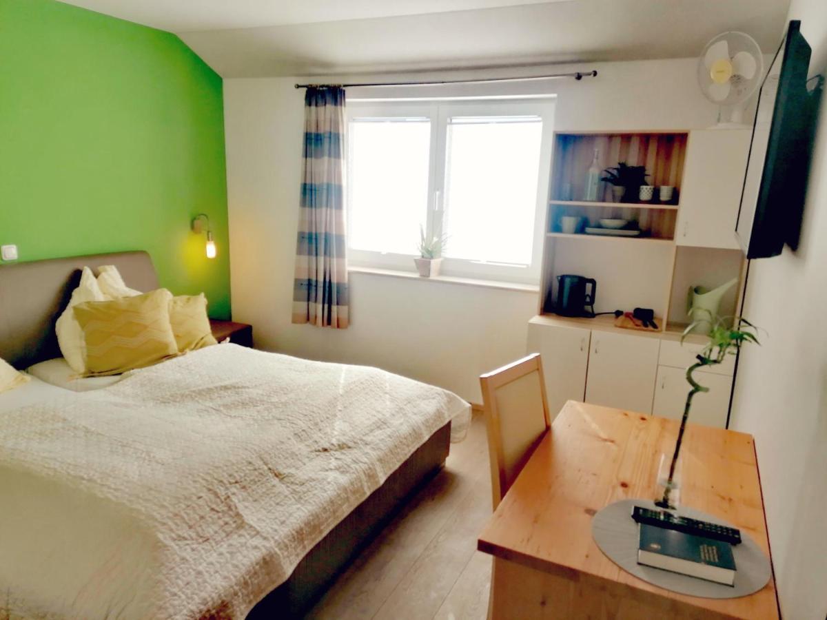 Taferne In Koestendorf - Ferienwohnung Monteurzimmer Neumarkt am Wallersee Exterior foto