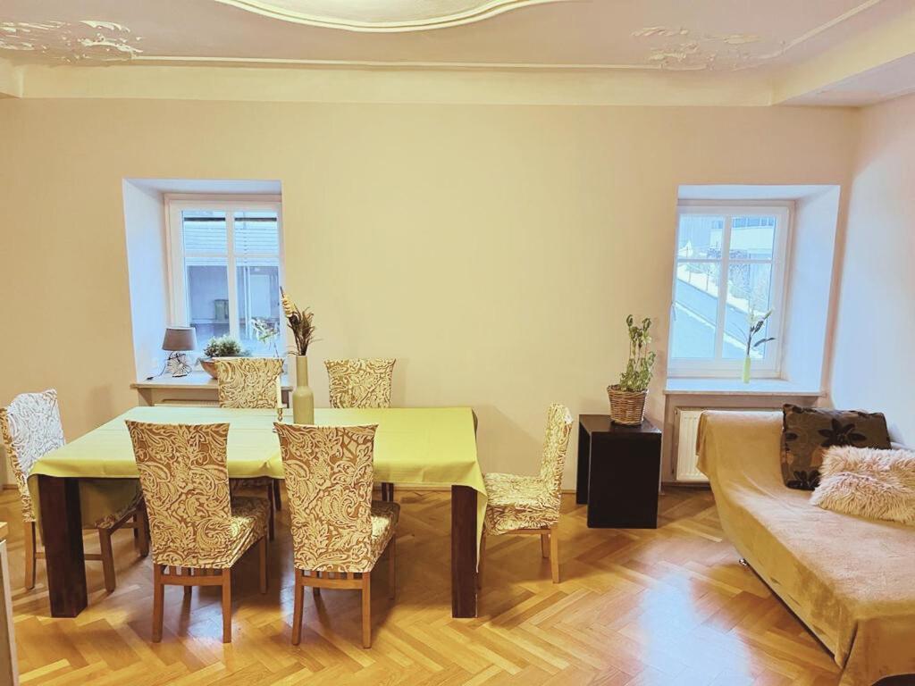 Taferne In Koestendorf - Ferienwohnung Monteurzimmer Neumarkt am Wallersee Exterior foto