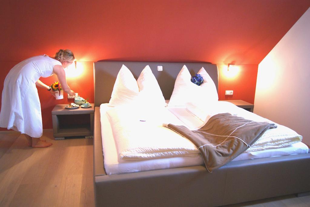 Taferne In Koestendorf - Ferienwohnung Monteurzimmer Neumarkt am Wallersee Exterior foto
